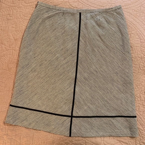 LOFT 100% Linen Nautical Stripe Skirt 6P - Picture 3 of 3